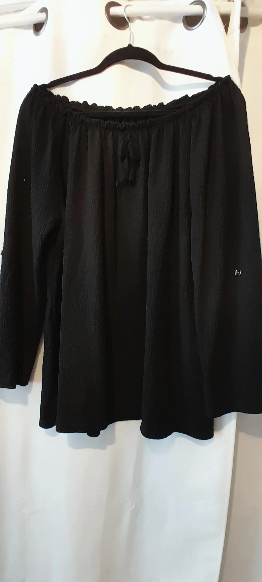 Blusa para mulher de cor preta, Tamanho M/L – photo 2